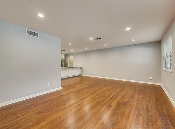 4th image of 3600 Jeanette Dr