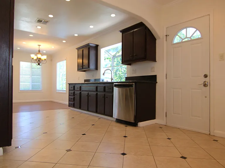 6730 Balboa Blvd — Photo 6
