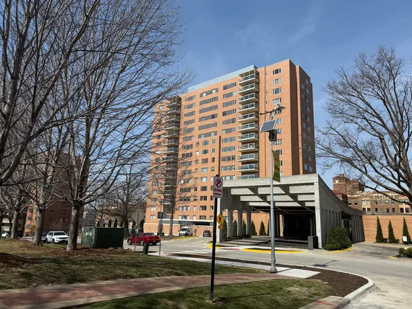 221 W 48th St APT 1403, Kansas City, MO 64112