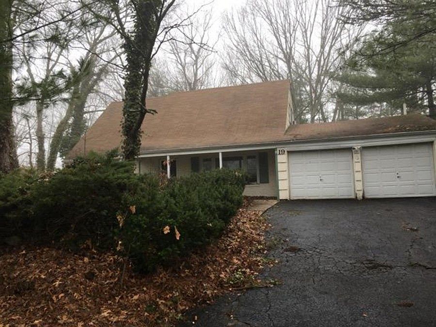 1st image of 19 Blueberry Ln