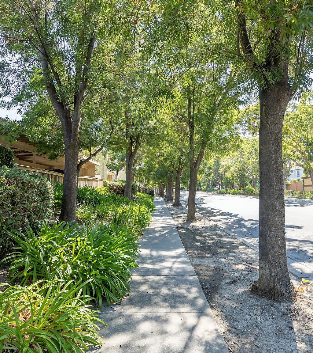 Cambridge Court Townhomes — Photo 1