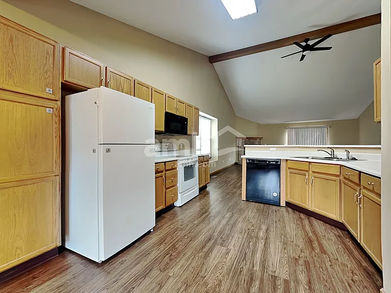 1052 Windsor Crossing Ln — Photo 3