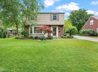 1344 Torrey Rd, Grosse Pointe Woods, MI 48236