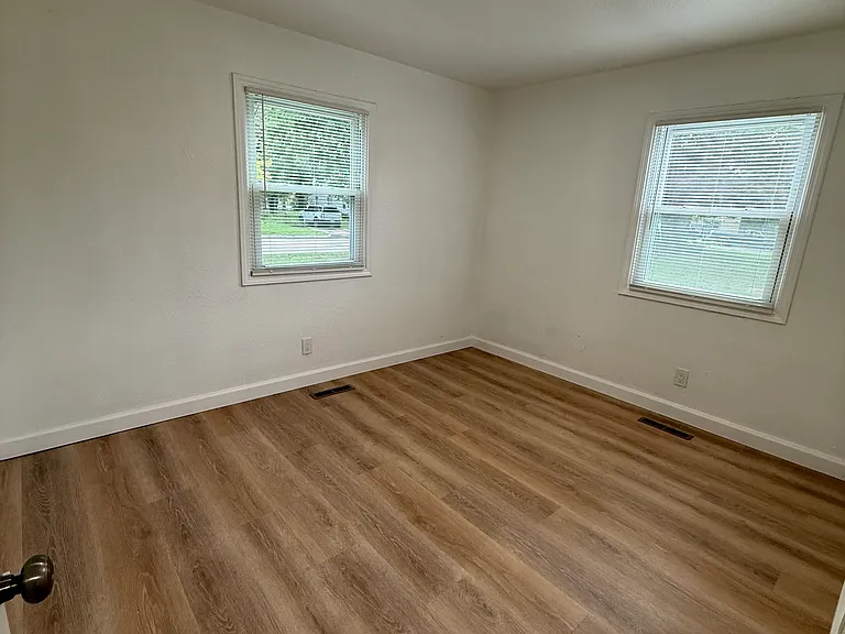 1501 E Arnold St — Photo 4