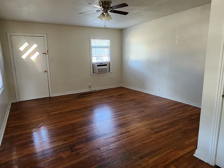 117 Austin St — Photo 3