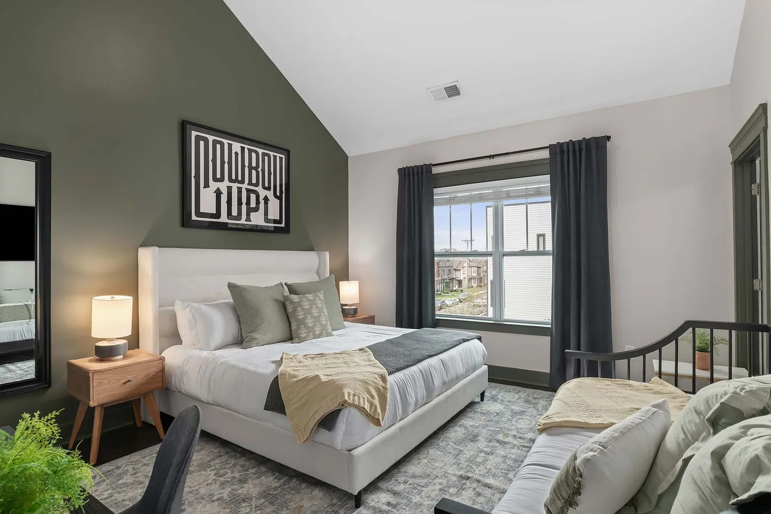 3 bed, 3.0 bath, 1732 sqft, $3,722 — Photo 3