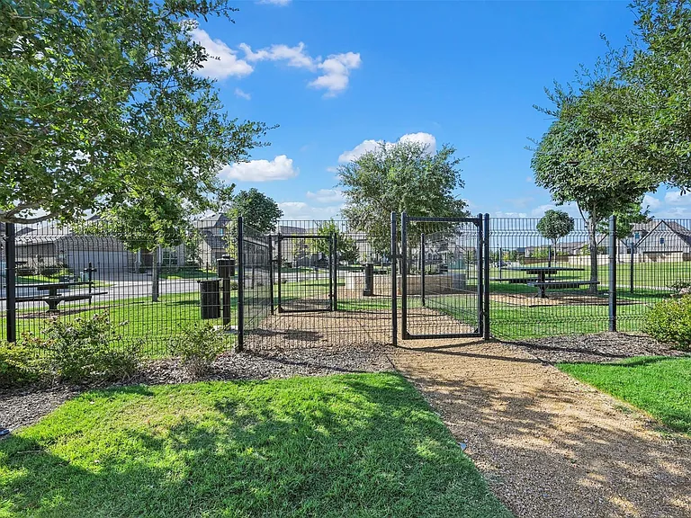15704 Governors Island Way — Photo 38