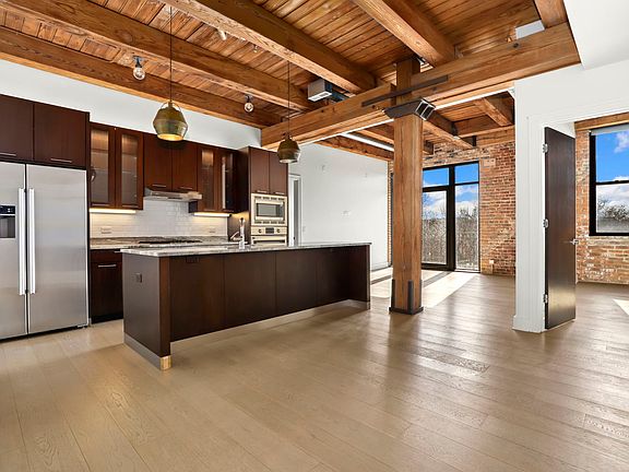 3rd image of 1600 S Jefferson St #302