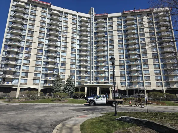 40 N Tower Rd APT 6M, Oak Brook, IL 60523