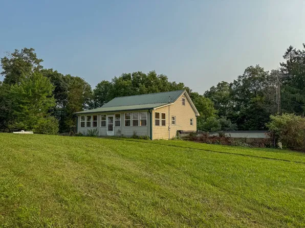 690 Meadow Ln, Sutton, WV 26601