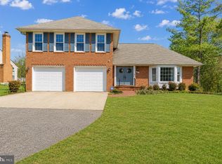 25 Whittingham Cir, Sterling, VA 20165