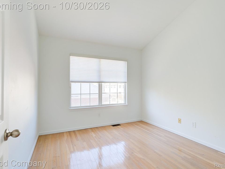 1322 S Main St, photo 27