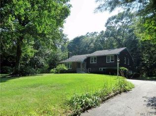 128 Godfrey Ln, Huntington, NY 11743