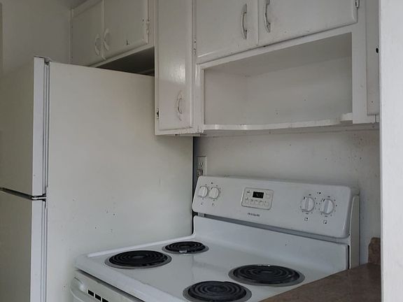 Stove & Refrigerator Allen Park 14