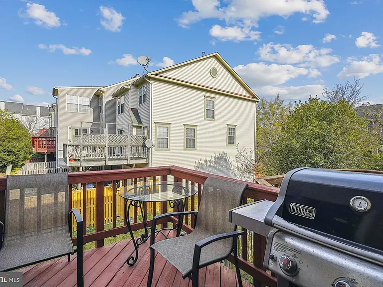 2409 Simpkins Farm Dr — Photo 5