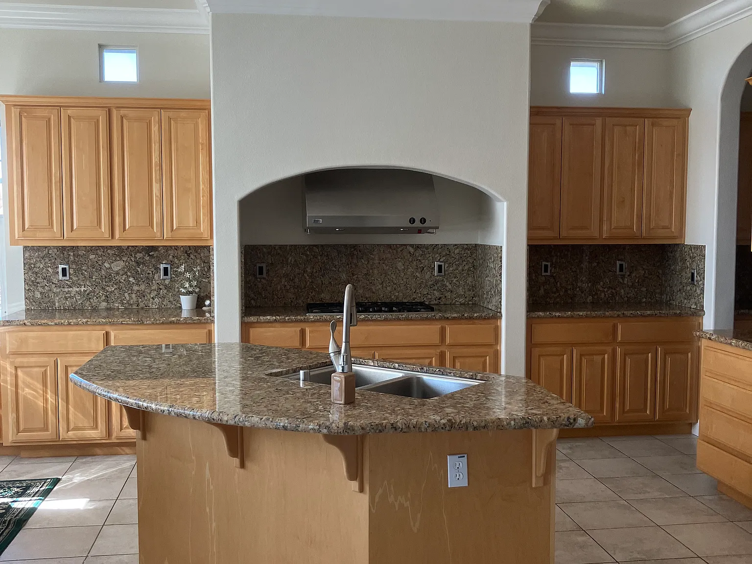 5 bed, 4.5 bath, 4500 sqft, $7,500 — Photo 4
