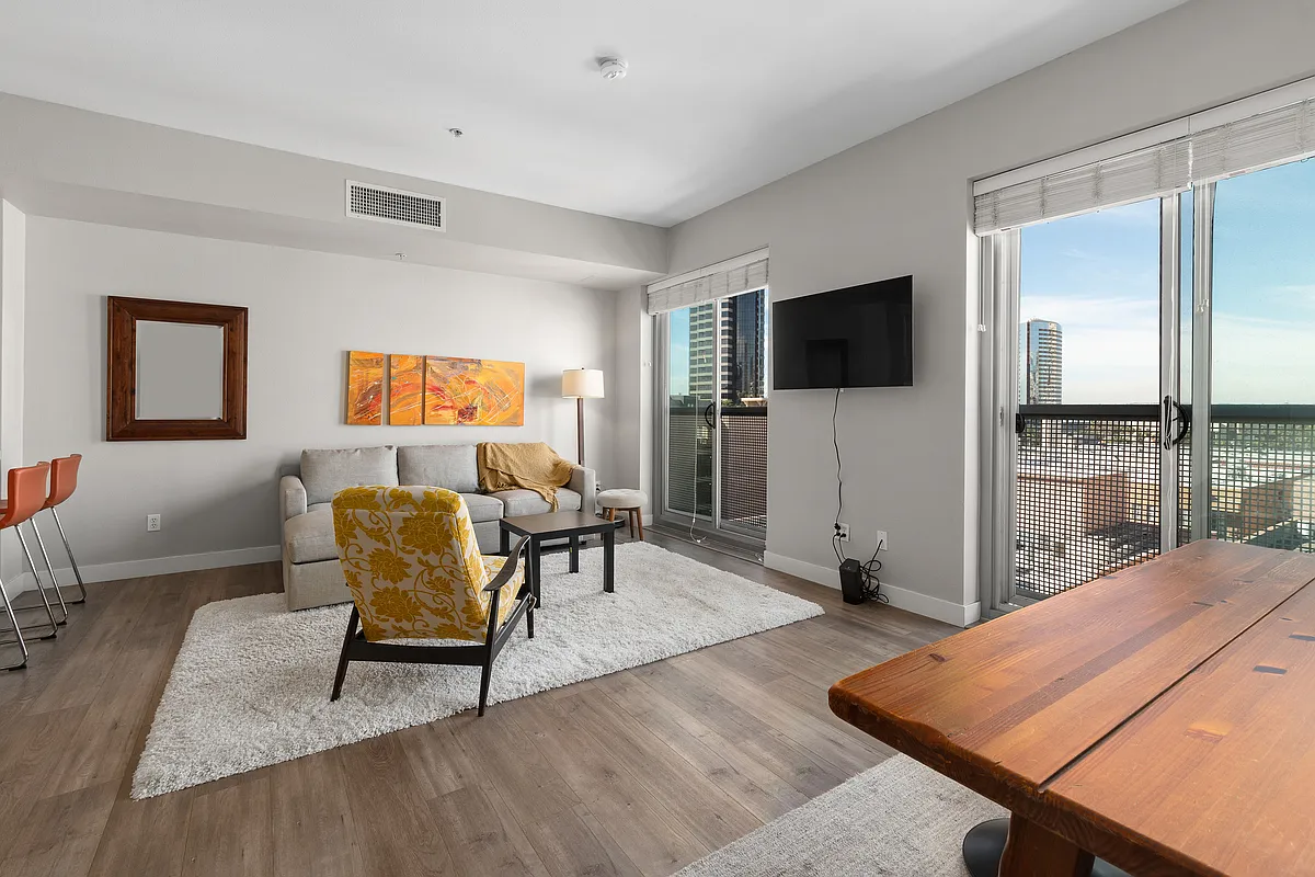 Studio, 636 sqft, $4,000 — Photo 4