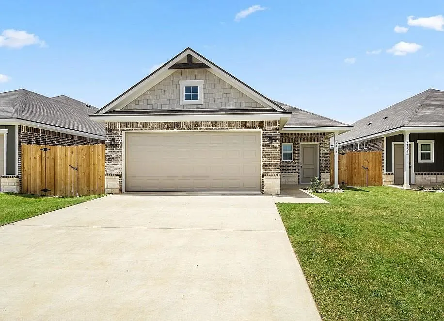 3 bed, 2.0 bath, 1509 sqft, $2,300 — Photo 1