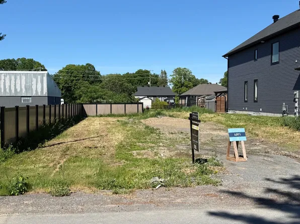 4 Cockburn St, Ottawa, ON K0A 2Z0
