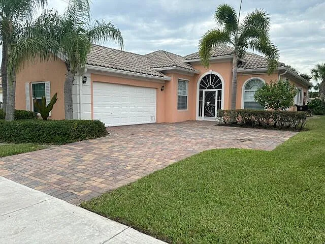 3 bed, 2.0 bath, 2000 sqft, $2,900 — Photo 1