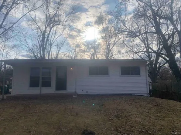 1358 Cabrillo Dr, Saint Louis, MO 63138