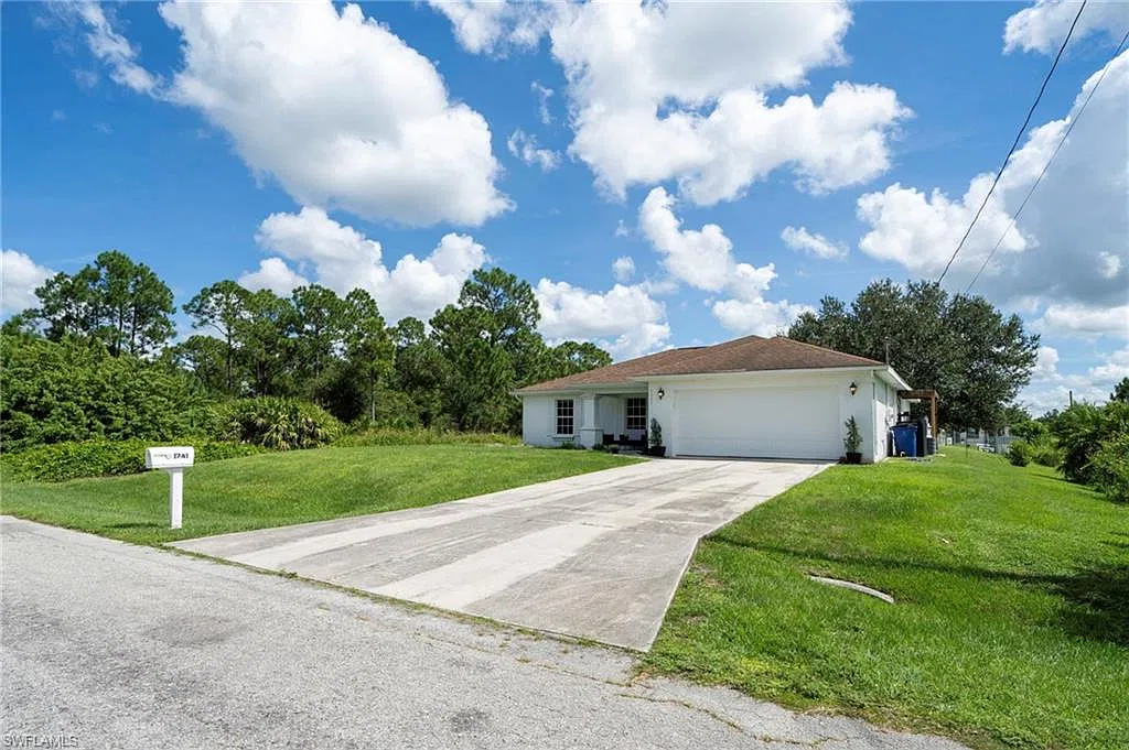 3 bed, 2.0 bath, 1458 sqft, $1,900 — Photo 2