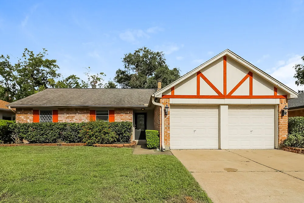 4 bed, 2.0 bath, 1725 sqft, $1,910 — Photo 1