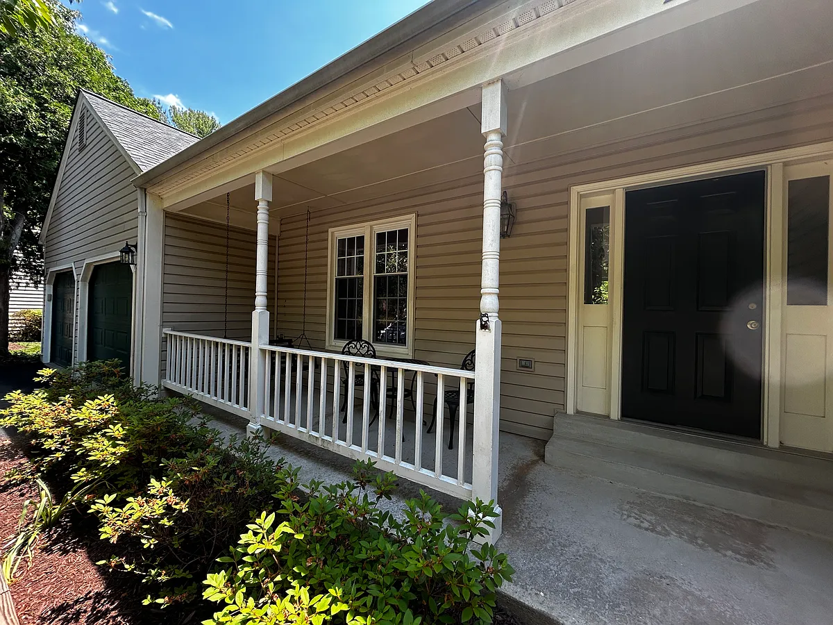Building Photo - 2701 Reign St