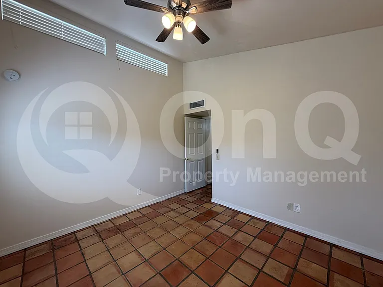 2000 E Campbell Ter — Photo 33