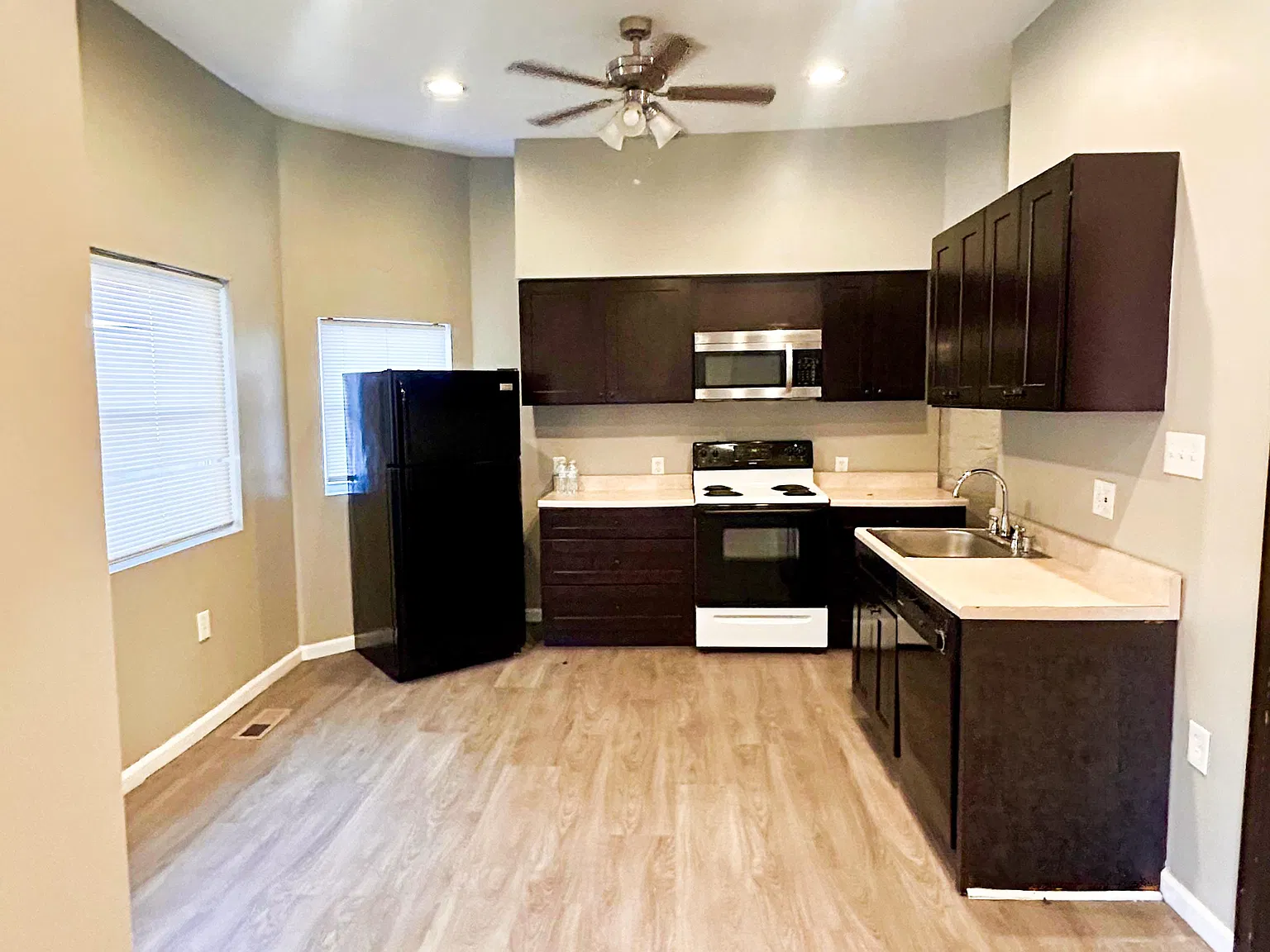2 bed, 1700 sqft, $1,350 — Photo 1
