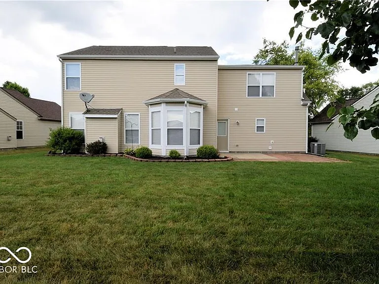 6255 Canterbury Dr — Photo 33