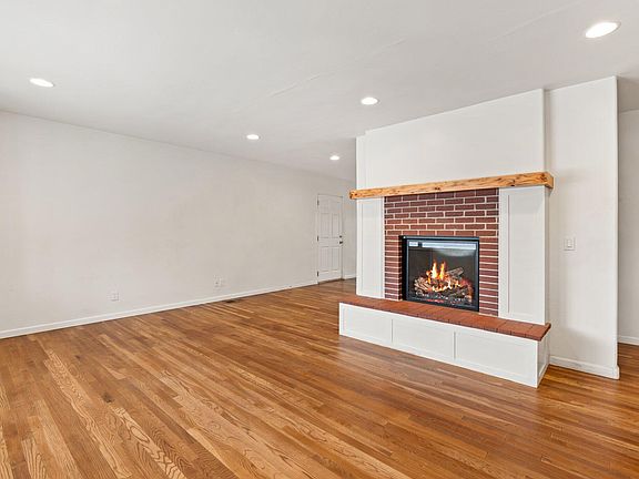 4th image of 1017 Vassar Dr SE