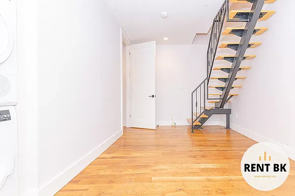 Rented by RENTBK LLC | media 16