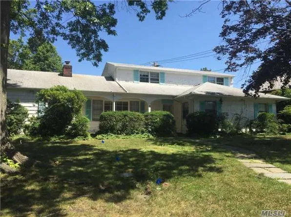 269 Crabapple Rd, Manhasset, NY 11030