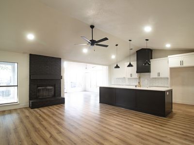 403 Thorn Wood Dr, Euless, TX, 76039