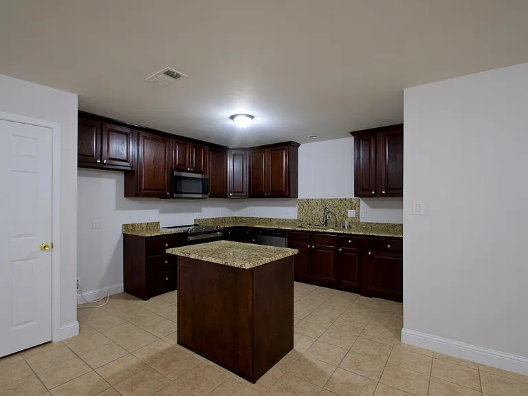 4702 Mariner Dr — Photo 3