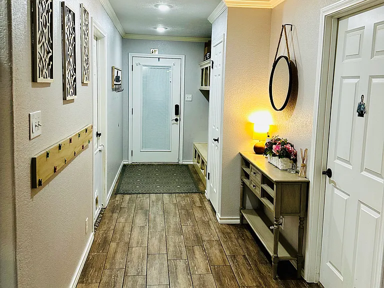 6419 Sleepy Hollow Ave — Photo 3