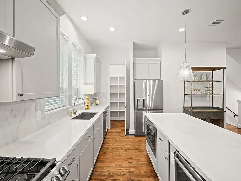 2709 Clinton Dr — Photo 15