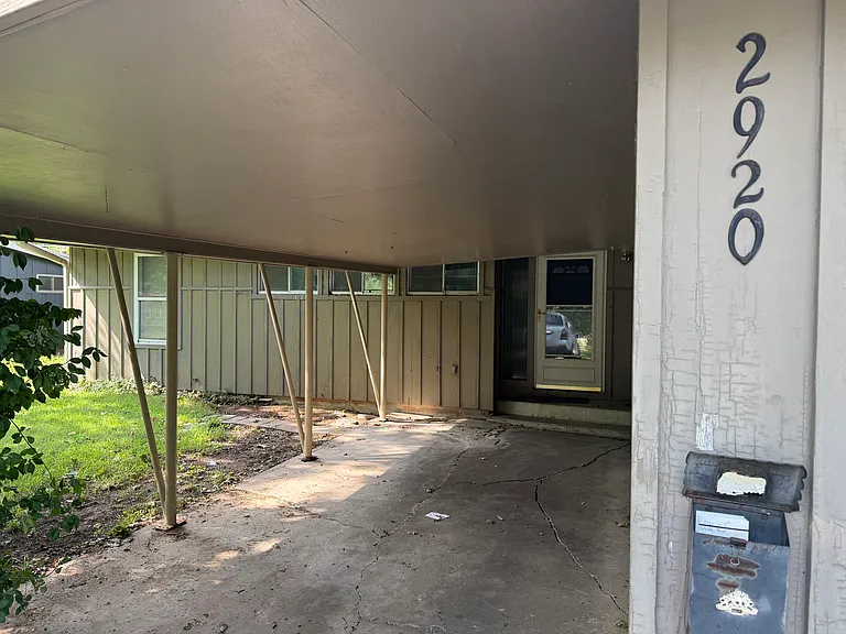 2920 W 7th St — Photo 2