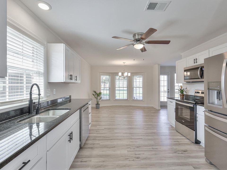 Kitchen to dinning room