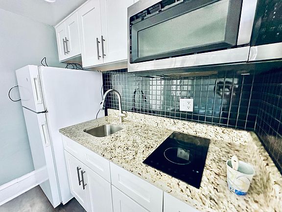 3rd image of 304 S 12th St #402