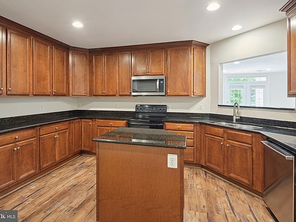 5th image of 2905 Saintsbury Plz APT 117