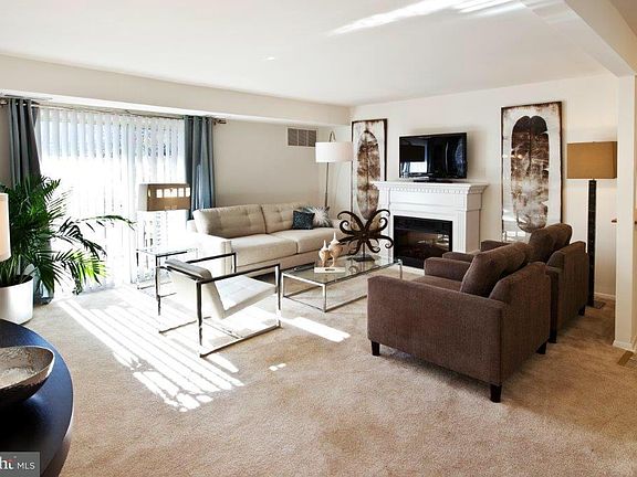2nd image of 227 Crocker Dr APT F