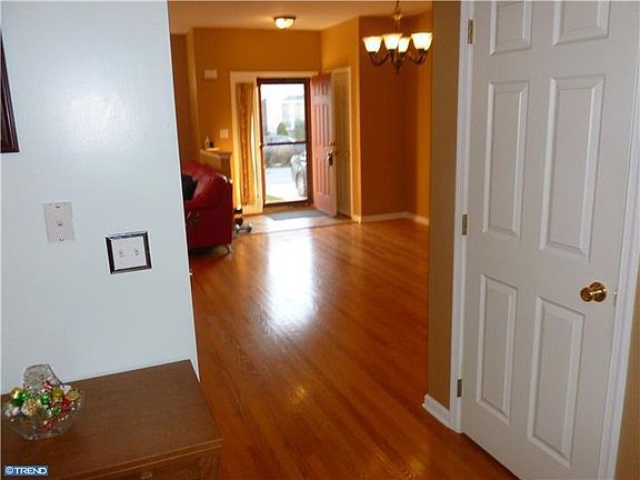 3rd image of 112 Mandalay Dr