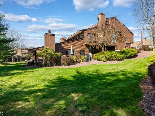 18 Meadowview Dr, Clinton Twp., NJ 08801