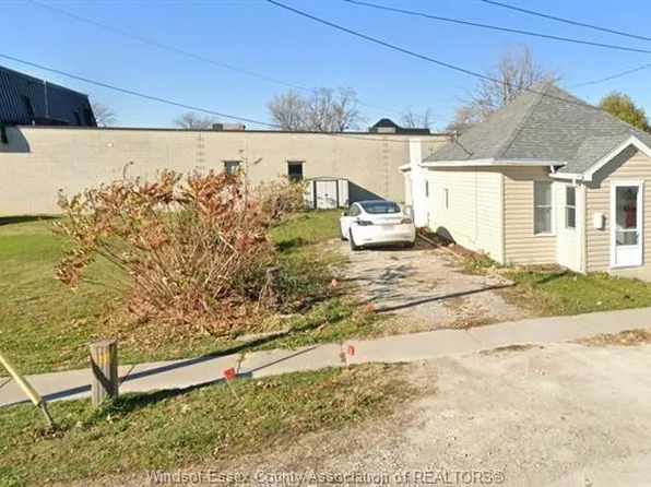 9 Medora Ave W, Essex, ON N8M 2H7