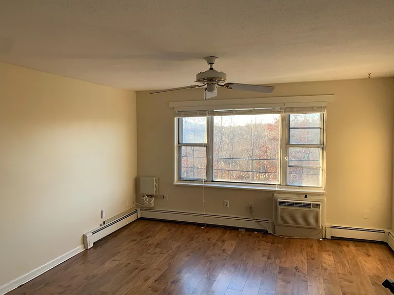 B1 Colonial Dr — Photo 7