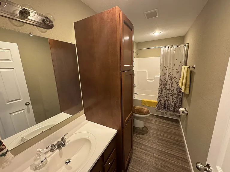 809 W Hildreth St — Photo 4