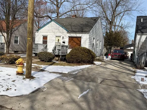 647 E Mansfield Ave, Pontiac, MI 48340