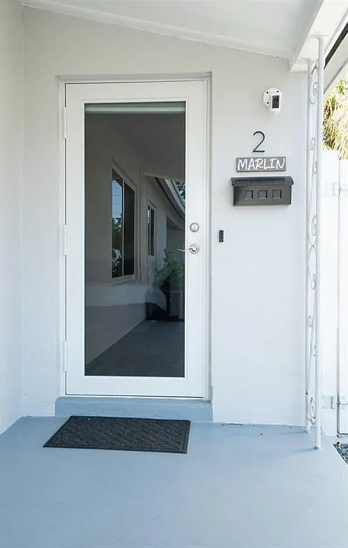 3 bed, 2.0 bath, 1184 sqft, $2,700 — Photo 2
